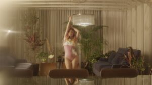 Bailo Sola Lyrics - Paty Cantú