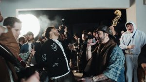 Beses Así Lyrics - Grupo Frontera, Calle 24