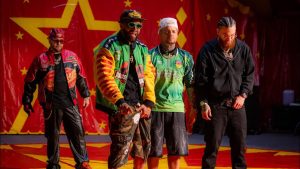 Holiday Lyrics - Doble El Elegido, Hades66, Izaak, La Momia