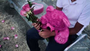 POR SI MAÑANA NO ESTOY Lyrics - OMAR COURTZ - Visualizer Version