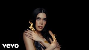 Rojo Versace Lyrics - Kenia Os - Visualizer Version